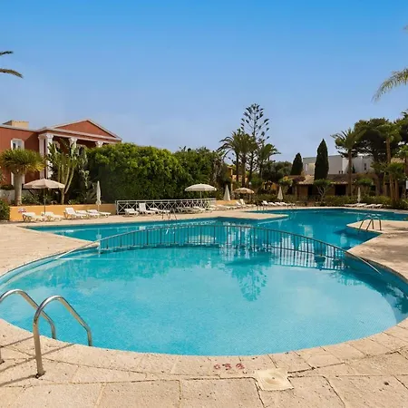 Pueblo Menorquin Hotel *